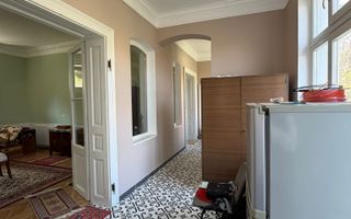 Casa renovata cu curte pentru inchiriere, zona Centrul Vechi - Poză 10
