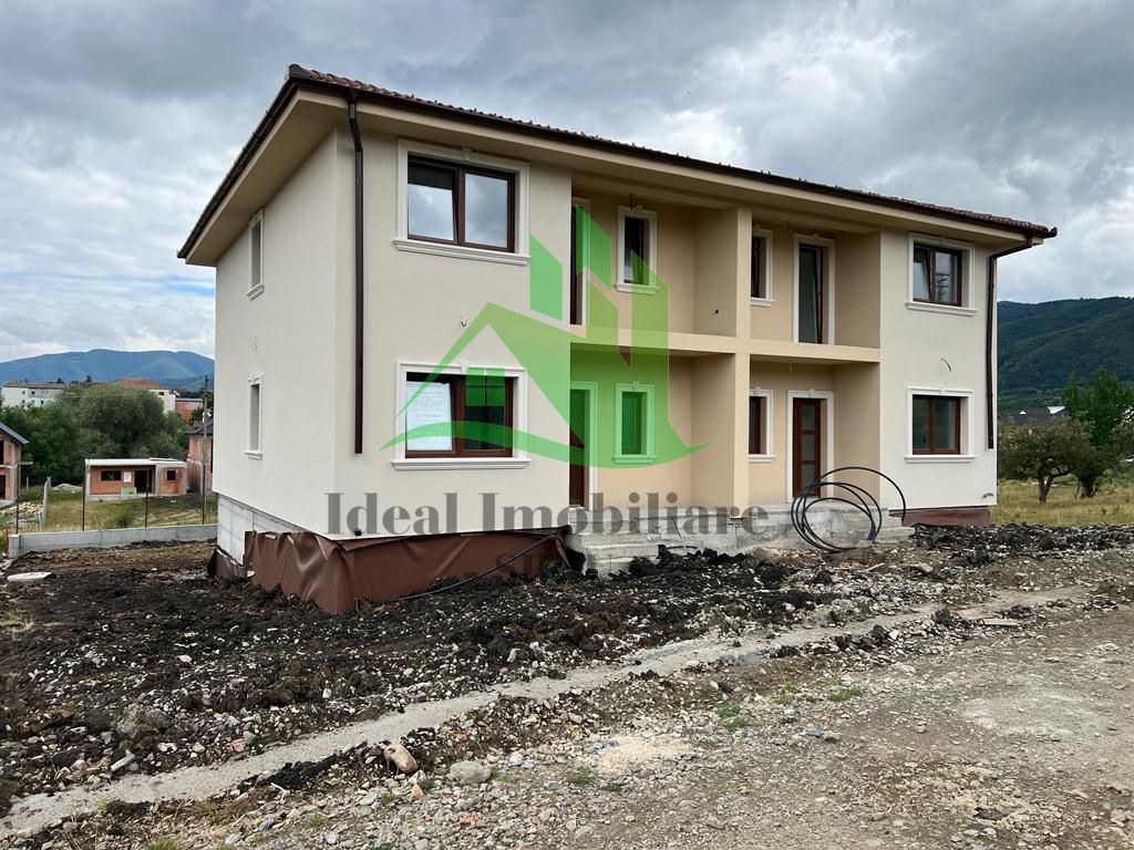 Casa Tip Duplex cu 4 camere si 366 mp teren, in Cisandie - Poză 5