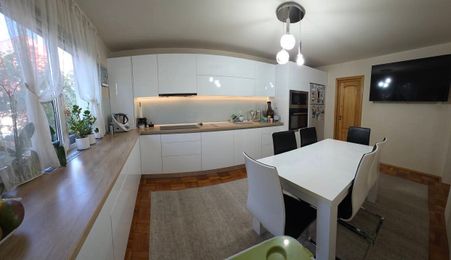 Apartament decomandat 3 camere, 100 mp | Etaj 1 | ZONA FARMEC