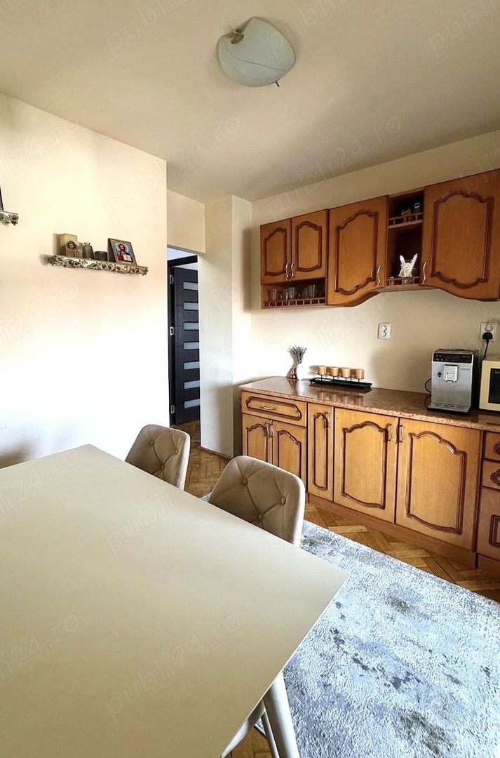 Apartament cu trei camere de vânzare, renovat complet, central - Poză 8