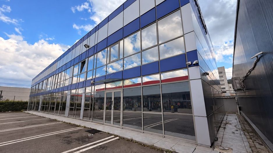 Spatiu comercial / birouri  - 230 mp |  Parcare privata - Poză 1