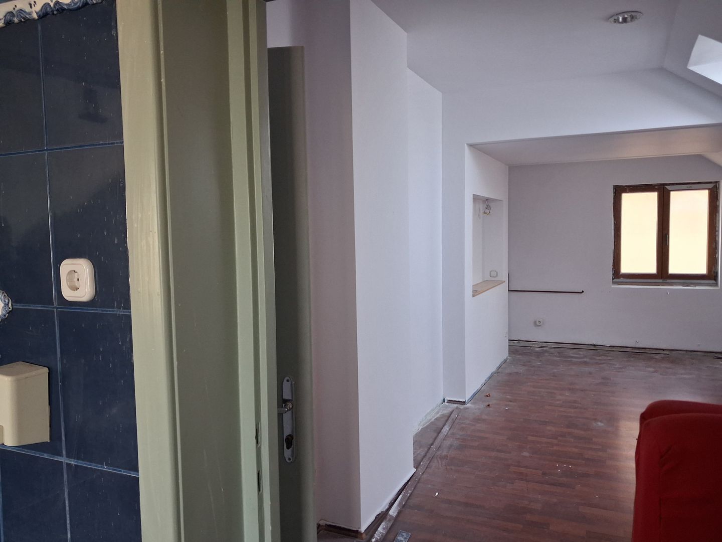 Casa RENOVATA partial 8 cam 6 ari 550mp garaj ANA IPATESCU. - Poză 11