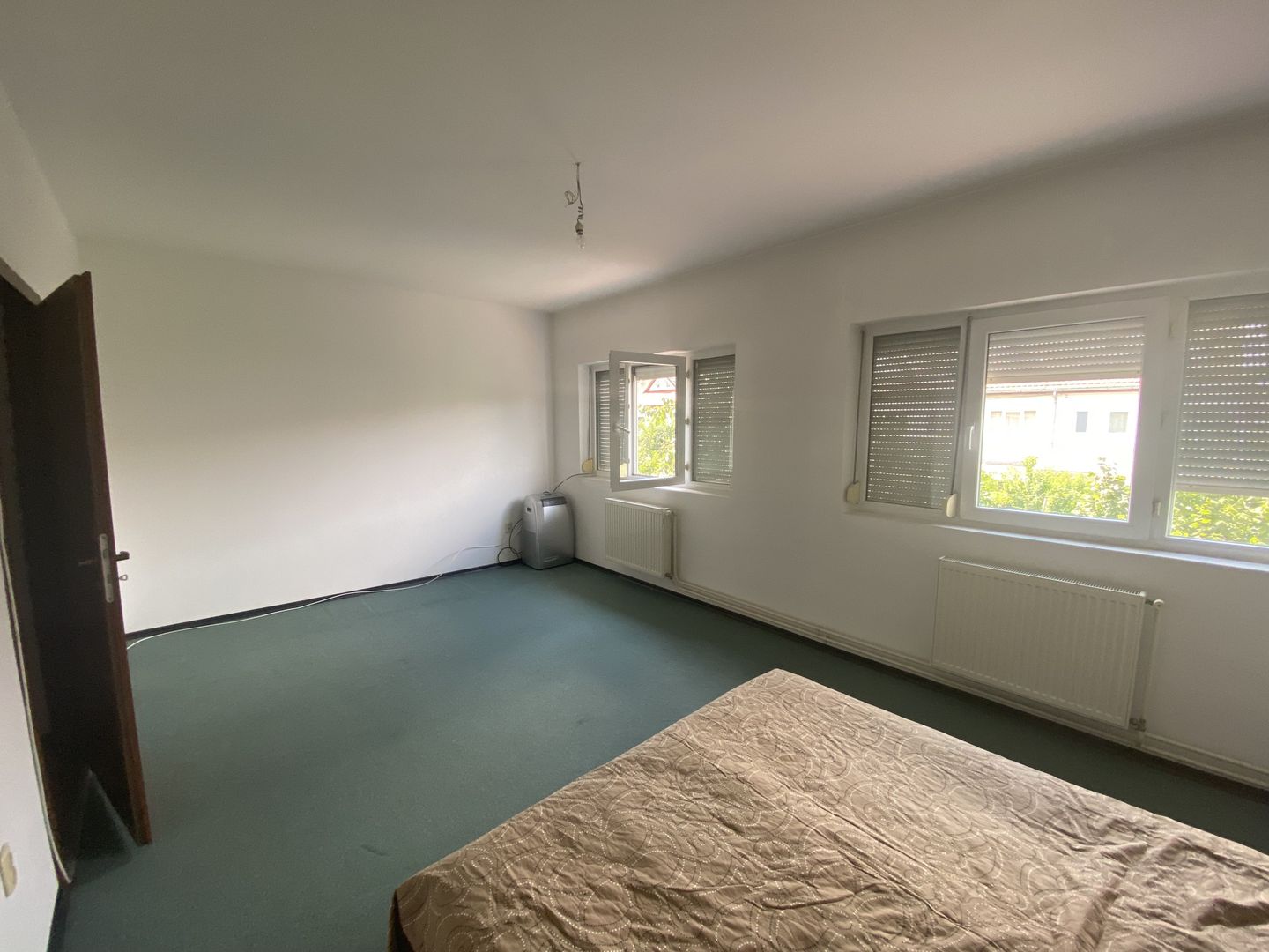 Casa de vânzare/închiriere zona Lunei - Poză 4