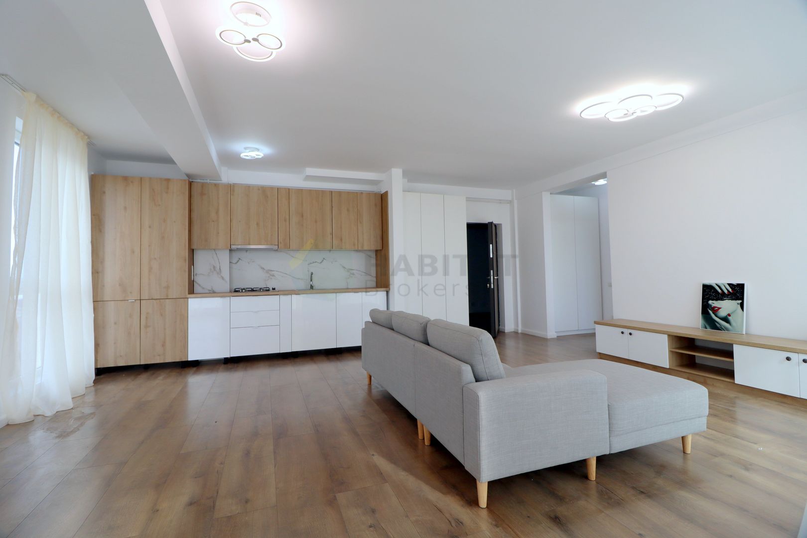 Apartament luminos, spatios, mobilat - Poză 9