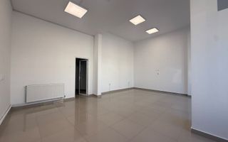 Spatiu Comercial Vitrat- 60mp - Front Stradal - Podu Ros - Poză 3