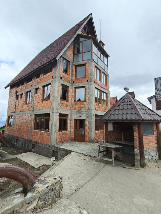 Pensiune de vânzare în Rânca – oportunitate rară lângă pârtia M1 - Poză 10