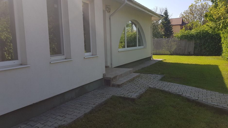 Vila pe parter 4 camere, curte generoasa / Tunari - Poză 1
