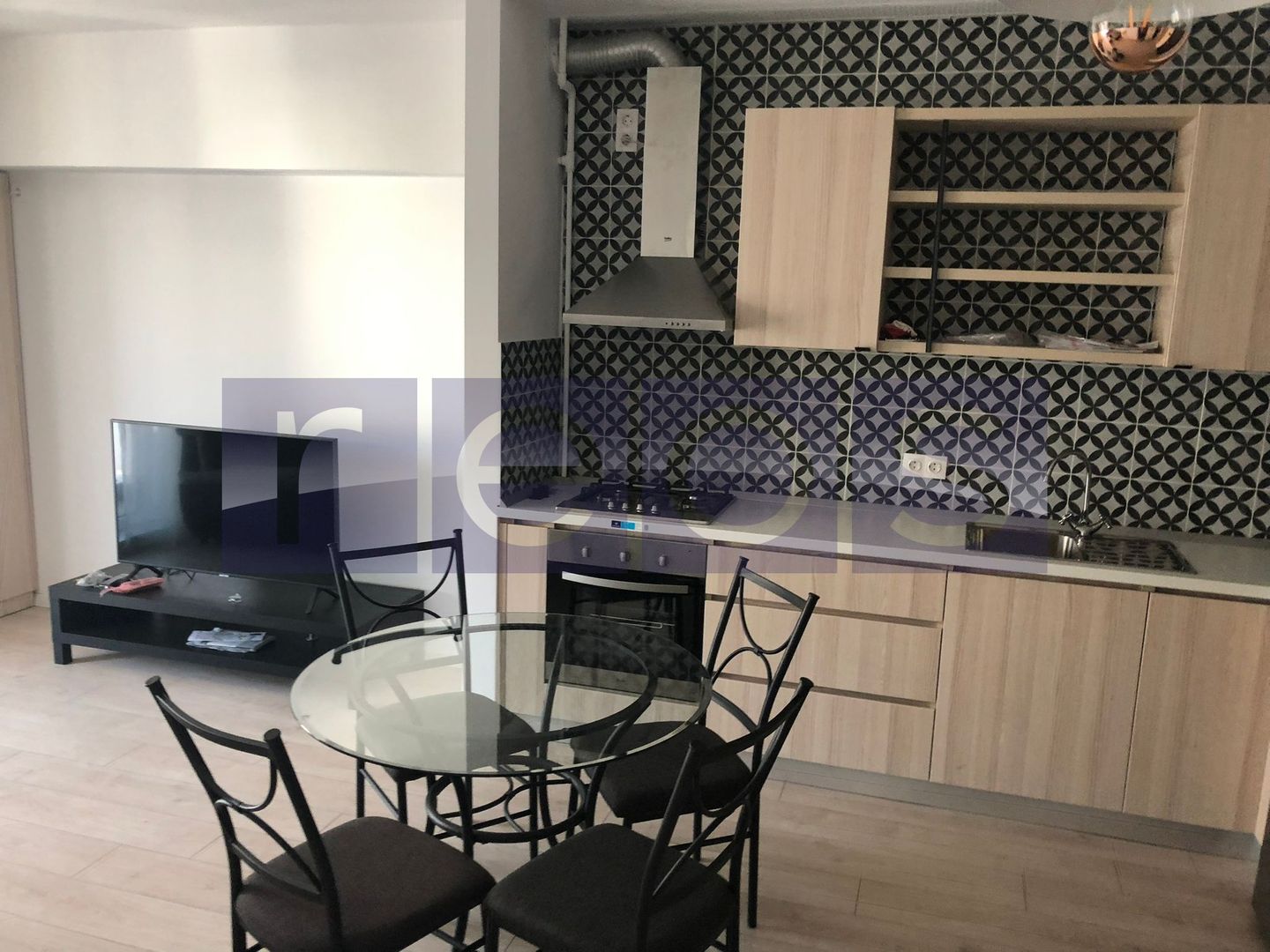INCHIRIERE APRTAMENT 2 CAMERE | MOBILAT SI UTILAT | 50MP | LOC PARCARE - Poză 2