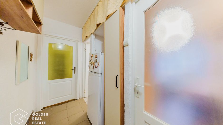 Apartament  4 camere, etaj 1, zona Vlaicu, centrală proprie, loc de parcare - Poză 12