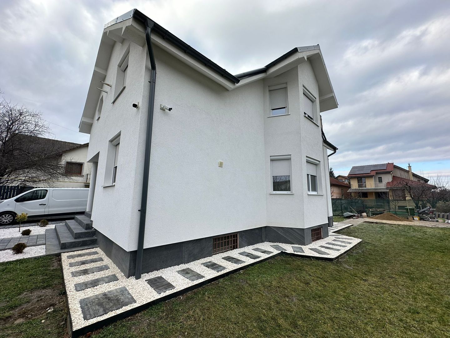 Casa spatioasa cu spatiu de relaxare-zona Blascovici - Poză 1