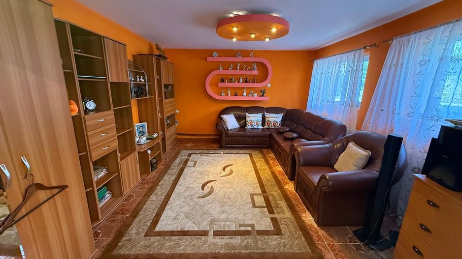 Vila S+P+1,+ garaj inchis + terasa si teren intravilan 6300 mp - Poză 8