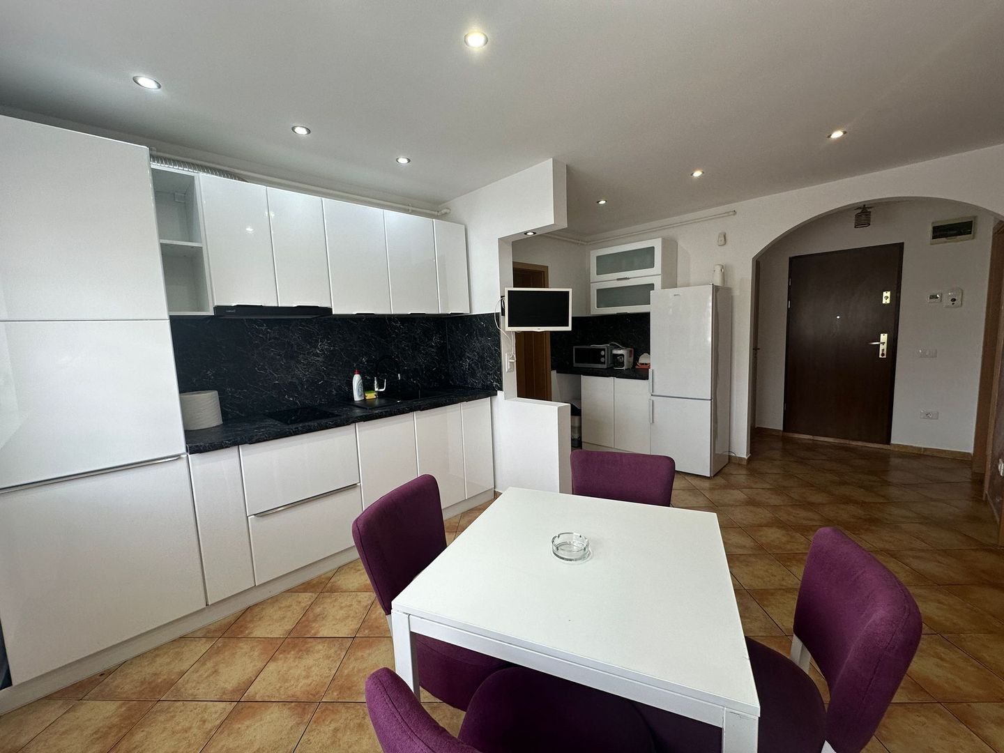 Apartament 2 camere (superb), 57 mp, et. 2 - Poză 1