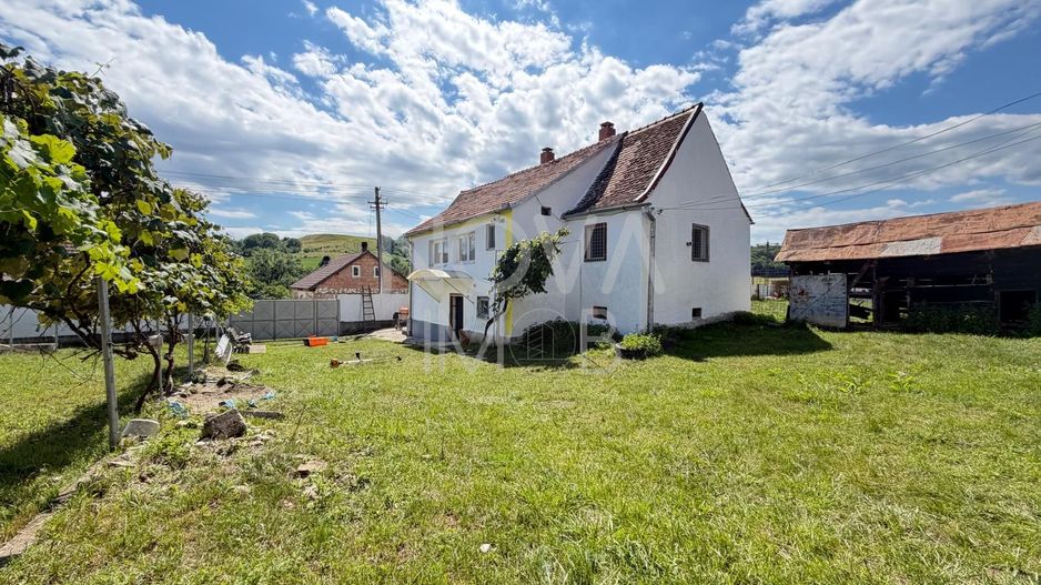 Casa individuala cu teren generos – 8.356 mp – Tichindeal, jud. Sibiu - Poză 1