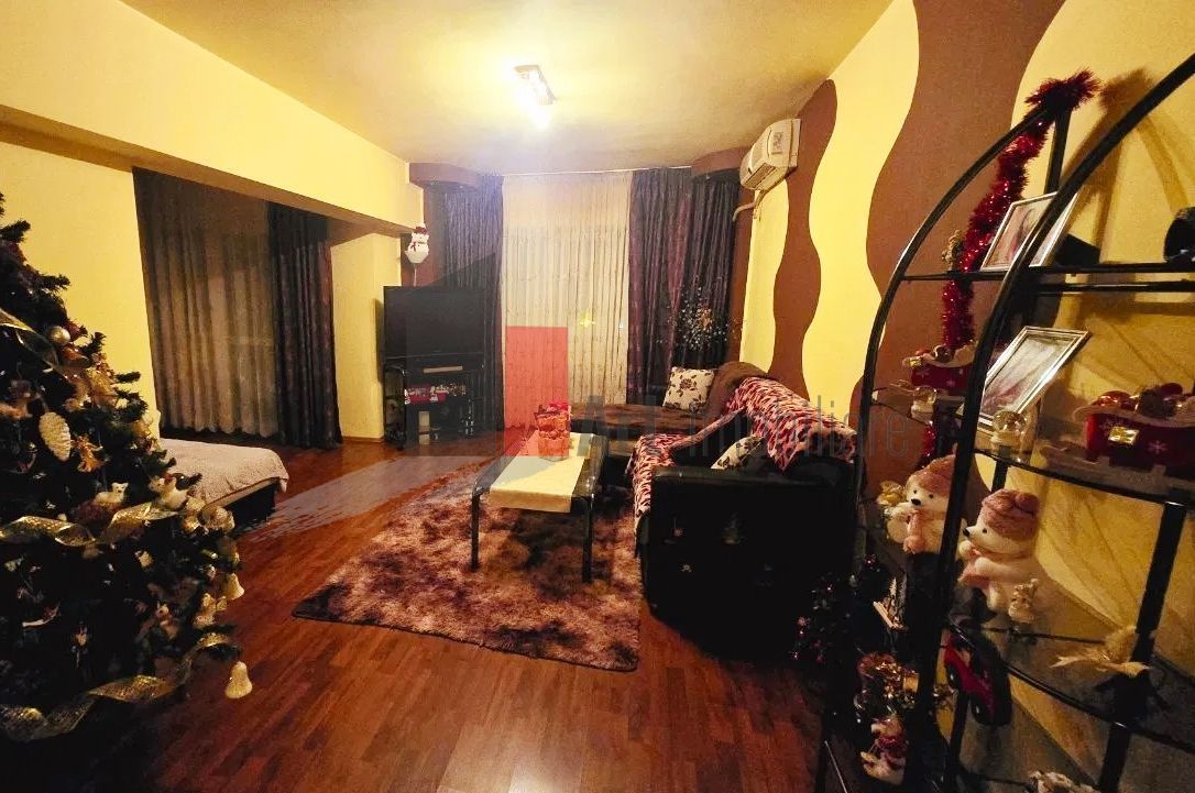 Apartament de vanzare 4 camere transformat in 3 camere Dristor -Ramnicu Sarat - Poză 2