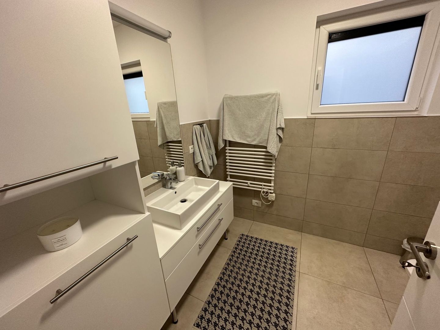 Apartament in vila cu curte  Dumbravita - Poză 17