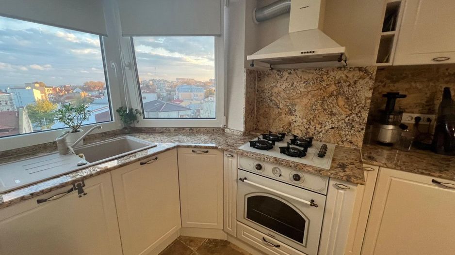 Capitol - Apartament frumos cu 3 camere și vedere la mare - Poză 12