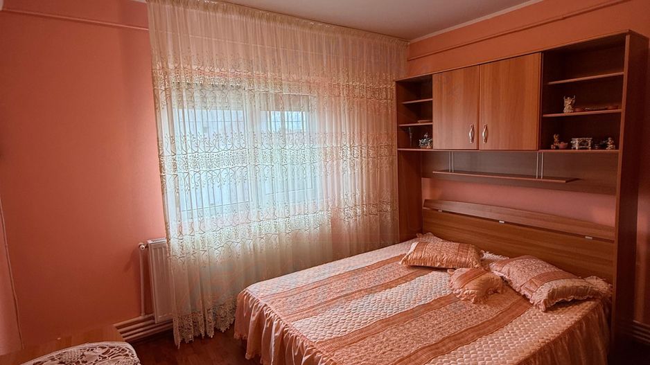 APARTAMENT 3 CAMERE, I.C. FRIMU, 450 EURO/LUNA - Poză 2