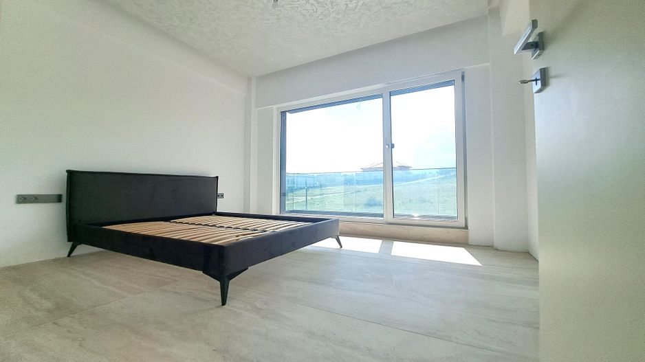 Casa cu piscina interioara si priveliste catre Cetatea Cisnadioarei - Poză 24