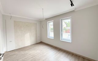 Gradina proprie. Bucatarie inchisa. Loc de parcare. - Poză 7