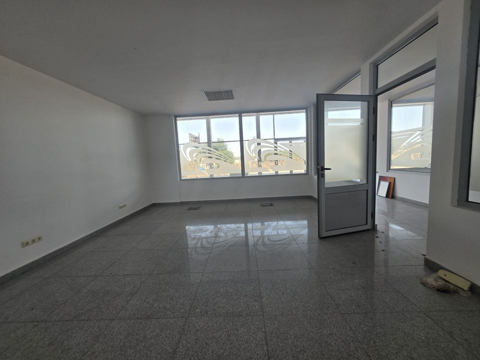 Hală de vânzare – spațiu depozitare, atelier și birouri – 2178 mp teren - Poză 5
