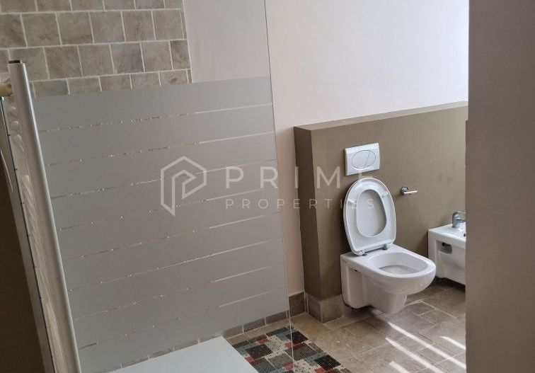 De închiriat apartament ultracentral, utilat, 3 camere, 2 băi, 140 m² - Poză 6
