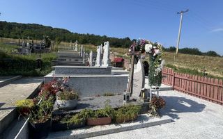 Cavou cu 2 locuri din granit, în Cimitirul Mănăstirii Vlădiceni, Iași - Poză 2