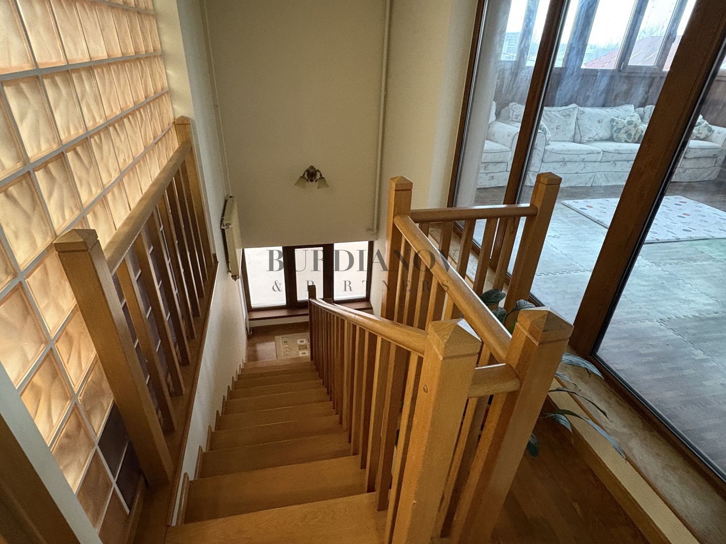 Casă cu 4  camere de închiriat - Vitan - Poză 15