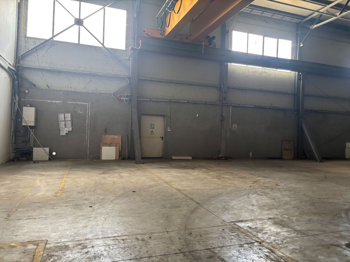 Depozit cu showroom de inchiriat de 1600 mp - Poză 17