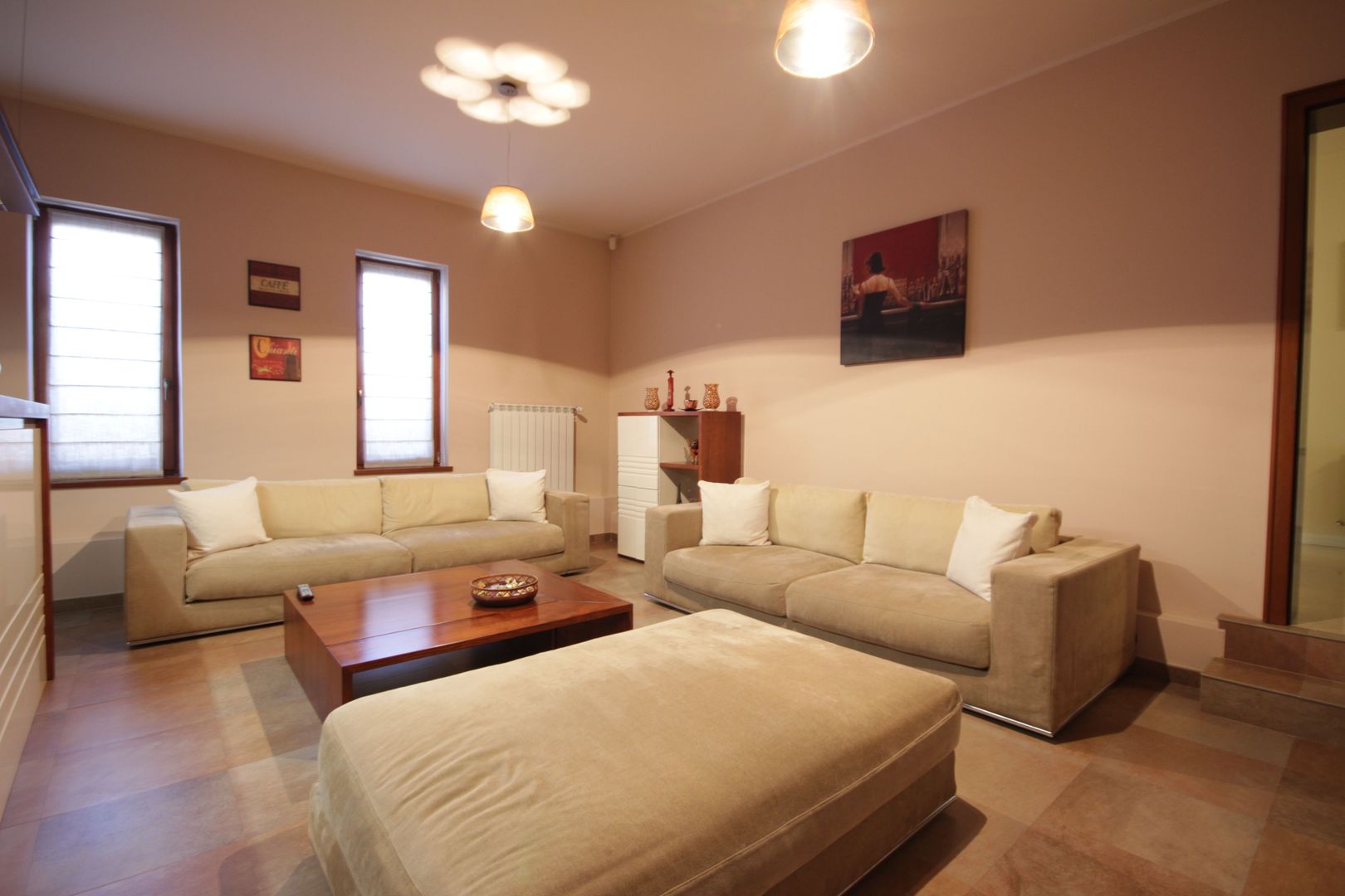 O casa deosebita cu Piscina - Poză 14