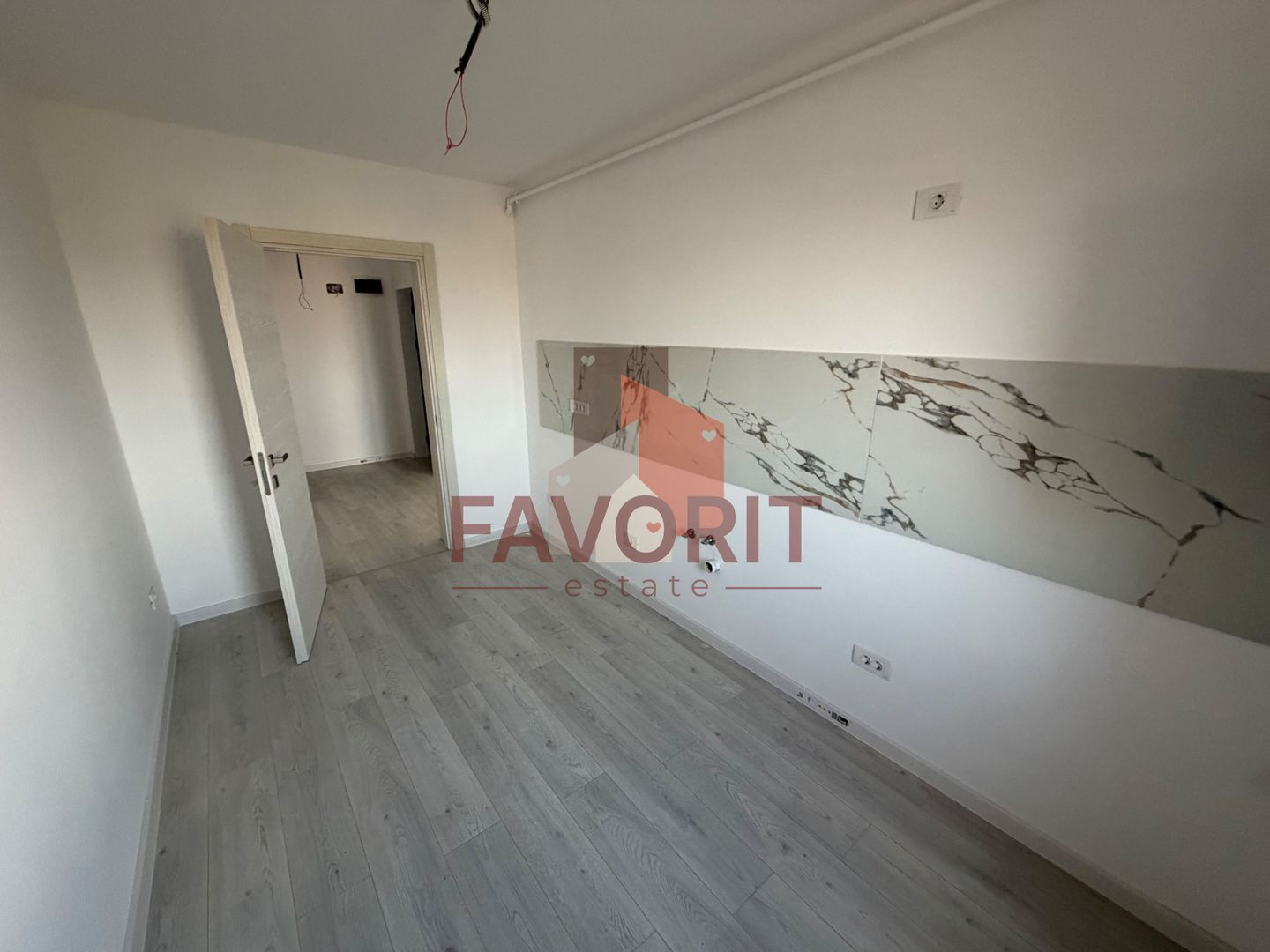 Decomandat. Disponibil imediat. Strada asfaltata - Poză 7