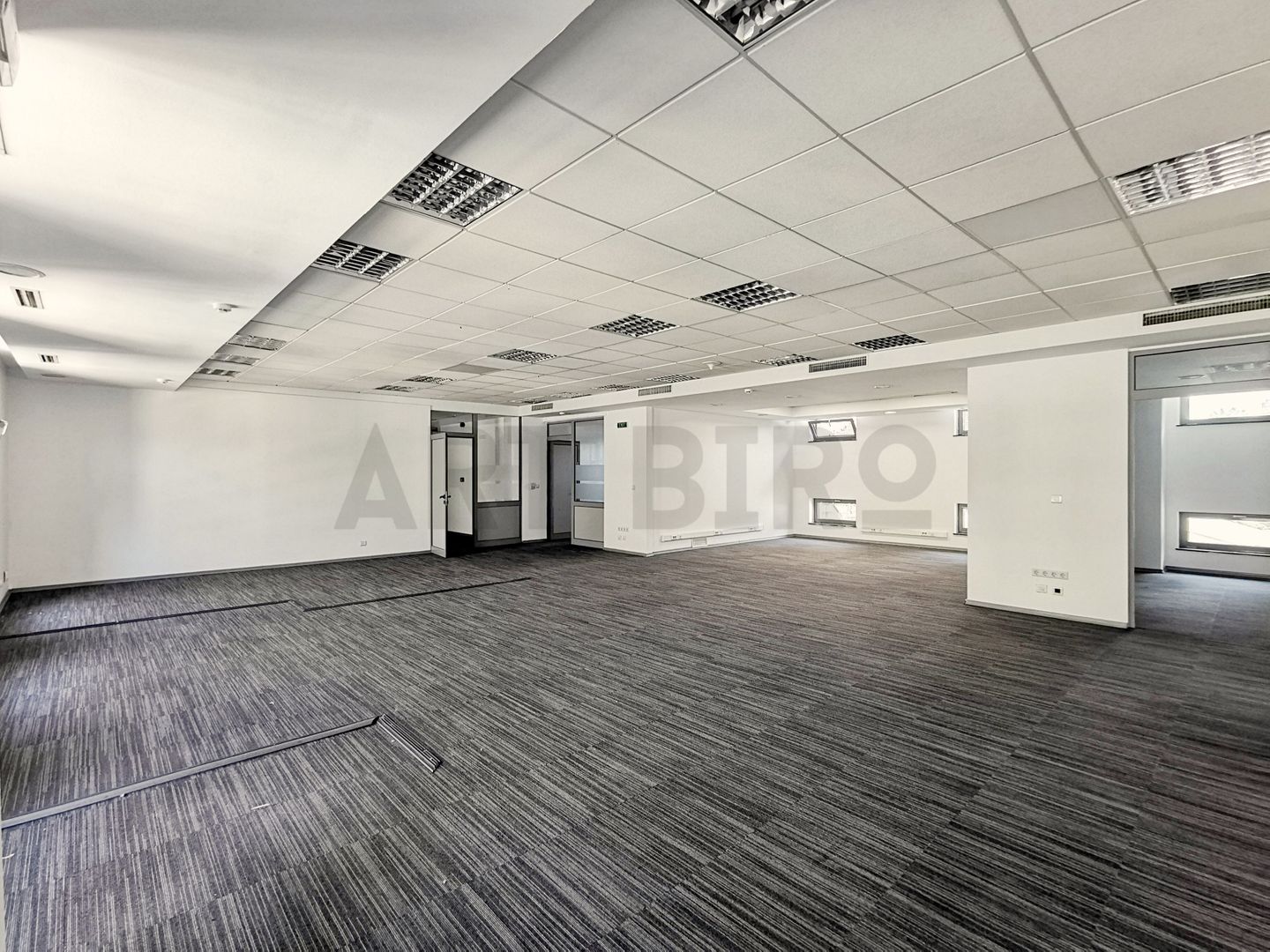 Zero comision, 260-682mp birou mobilat, move-in ready, Romana, 6' metrou - Poză 6