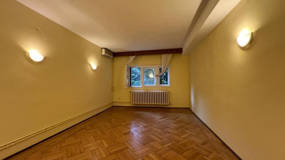 Apartament in vila cu 5 camere si curte proprie | Domenii - Casin - Poză 8