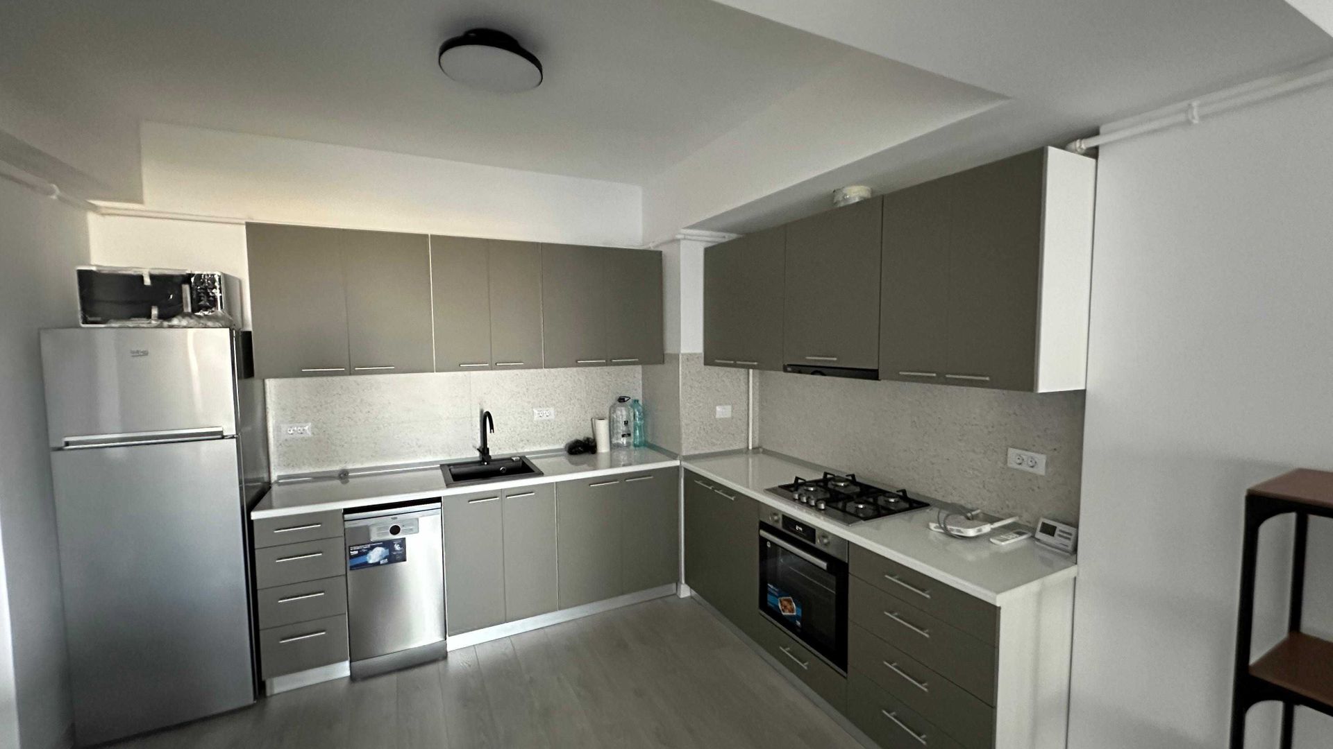 De închiriat 2 camere | parcare | centrală proprie |Novum Politehnica - Poză 3