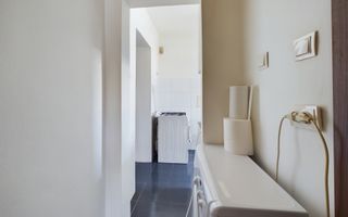 Apartament cu 2 camere renovat modern în Grădiște - Poză 9