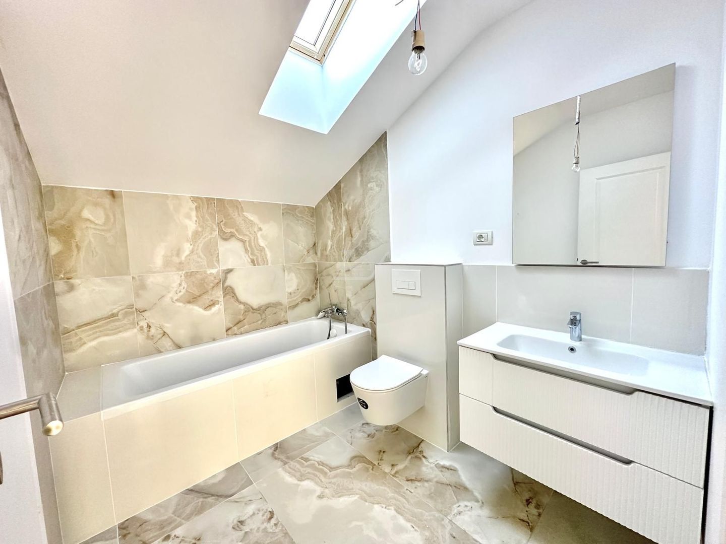 COMISION 0! Finalizat - toate utilitatile. 3 dormitoare. Drum pavat. - Poză 10