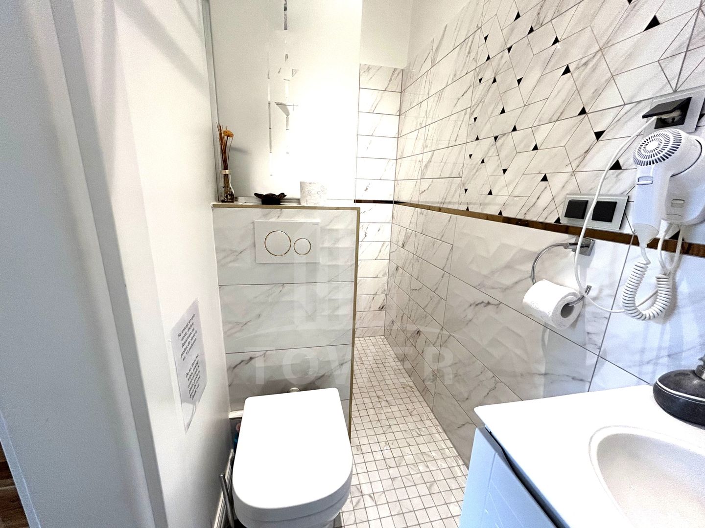 Apartament renovat, cu garaj și pivnițe, în Centrul Istoric al Sibiului - Poză 11
