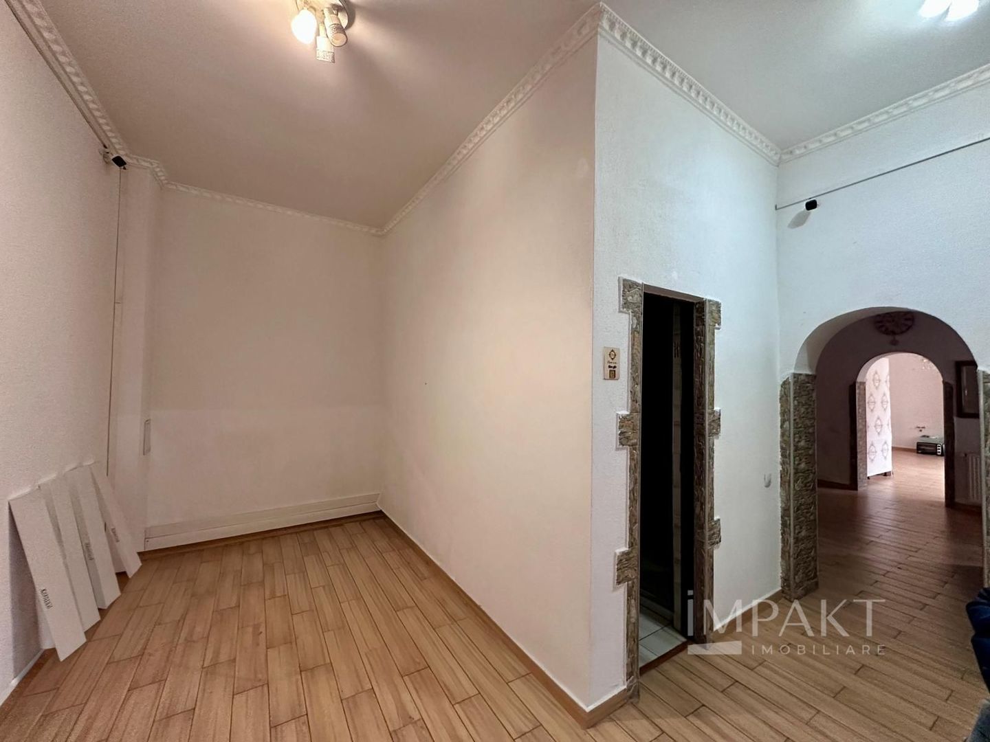 Spațiu comercial ultracentral, vad excelent, 7 încăperi - Poză 8