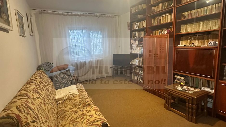 APARTAMENT 3 CAMERE CENTRAL PALAS MALL LIBER - Poză 3