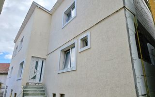 Casa 12 camere, pretabila ca pensiune sau pentru apartamentare - Poză 1