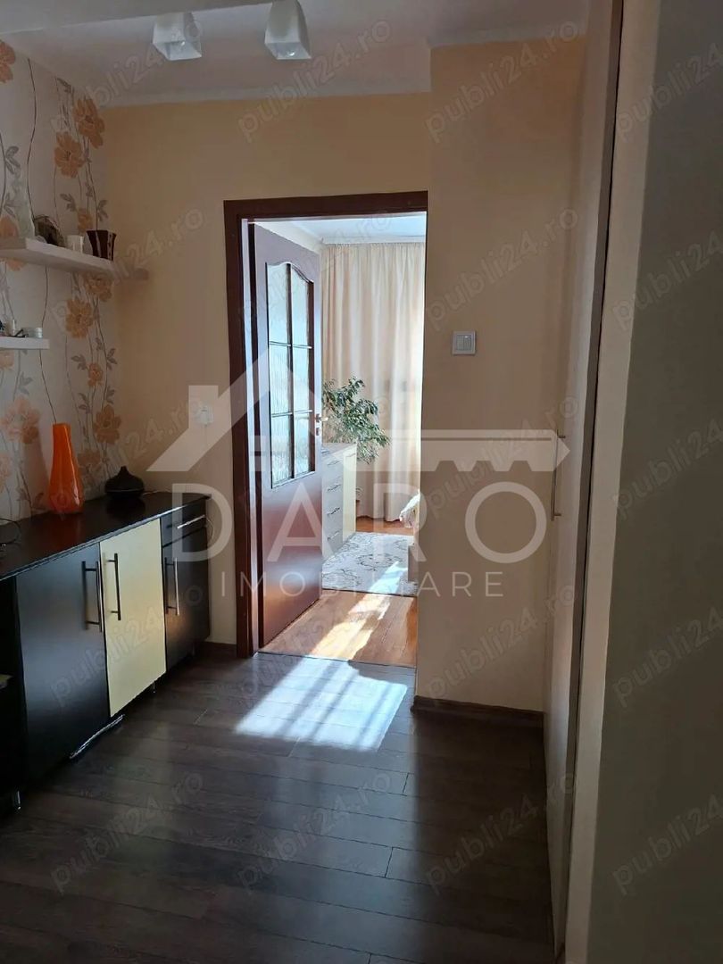 Vand apartament cu 3 camere in Tudor,strada Livezeni. - Poză 7
