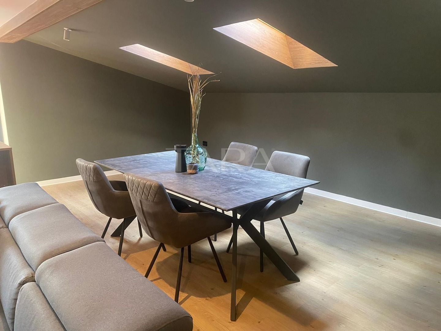 Nou, mobilat, nelocuit, apartament 3 camere. Garaj și boxă. Floresti. - Poză 4