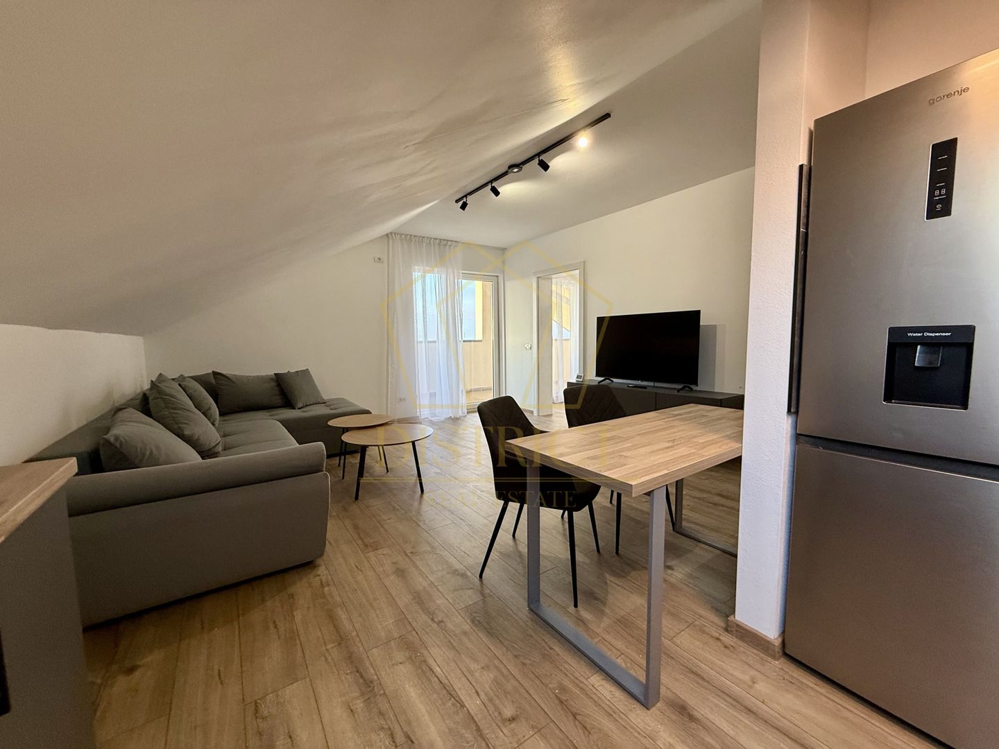 Apartament prima inchiriere cu 3 camere | Dumbravita - Poză 1