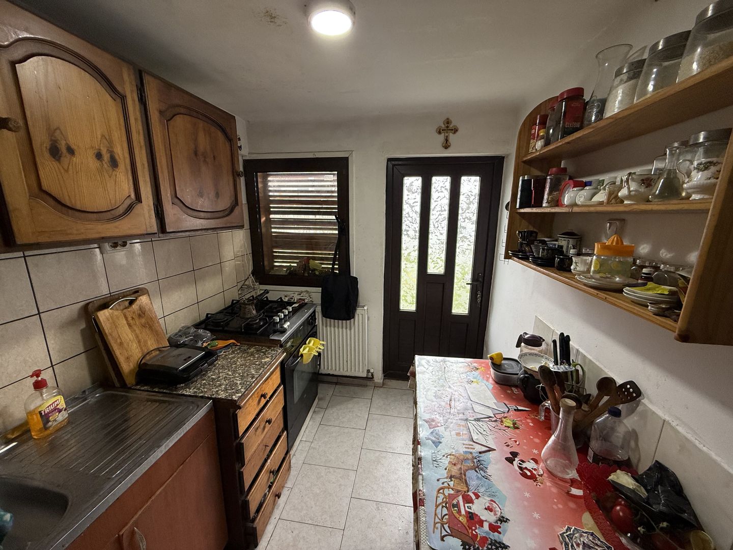 Casă corp C1 84mp + casă corp C2 51mp+garaj+ grădină și teren 889mp - Poză 10