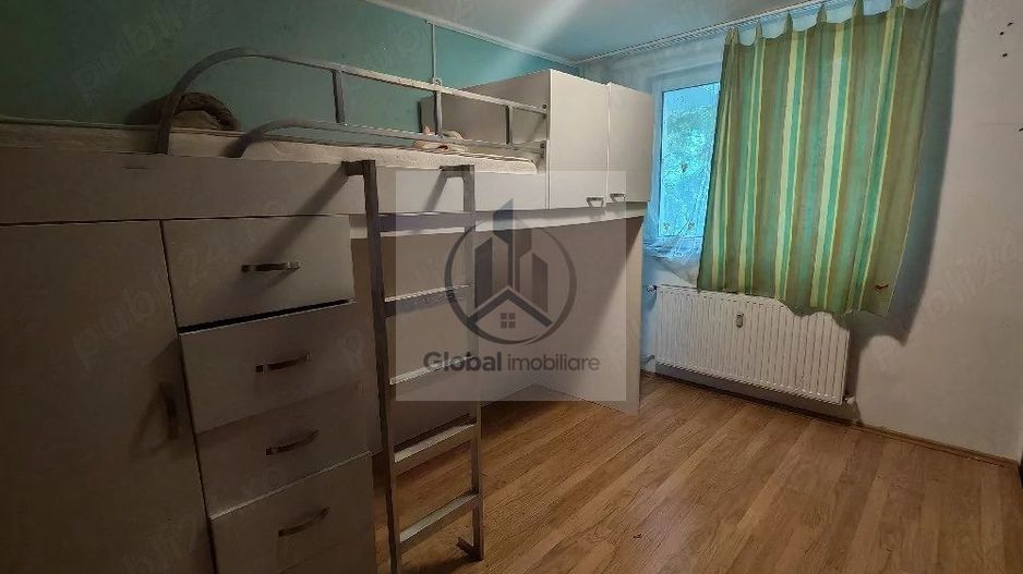 Vand apartament 3 camere, semidecomandat, str. Liviu Rebreanu - Poză 2