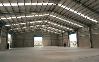 De vanzare hala + teren la 7 km de Botosani - Poză 1