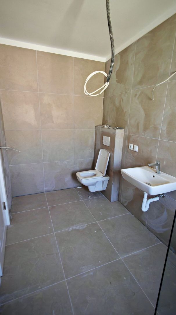 Casa individuala constructie NOUA Codlea,PARTER ,4 camere,curte 400 mp - Poză 6