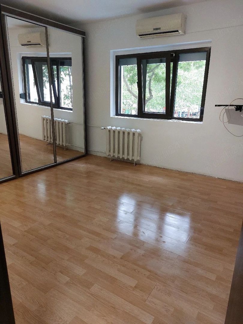 Vânzare Apartament 2 Camere 3 Minute Vitan Mall, etaj 1 - Poză 1