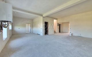 Casa generoasa cu 7 camere, 3 bai, dressing si parcare – Sura Mica - Poză 8