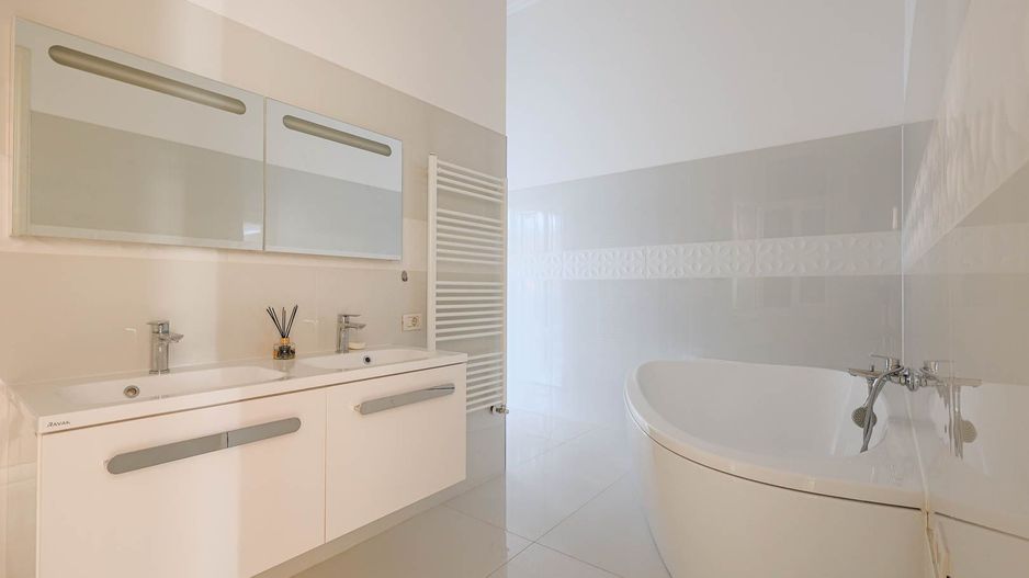 VANDUT.  Descoperă eleganța istorică în inima Aradului! - Poză 5