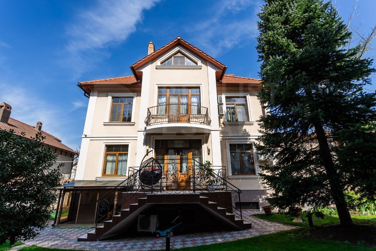 Vânzare, casă 3 nivele, stradela  5 Pomicultorului, Codru - Poză 1
